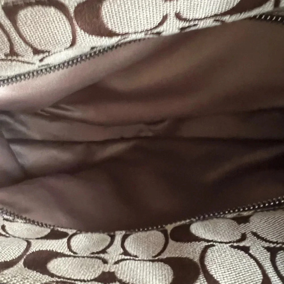 Coach Park Signature Brown and Beige Jacquard pattern, 3 zippered bag. - Picture 10 of 11